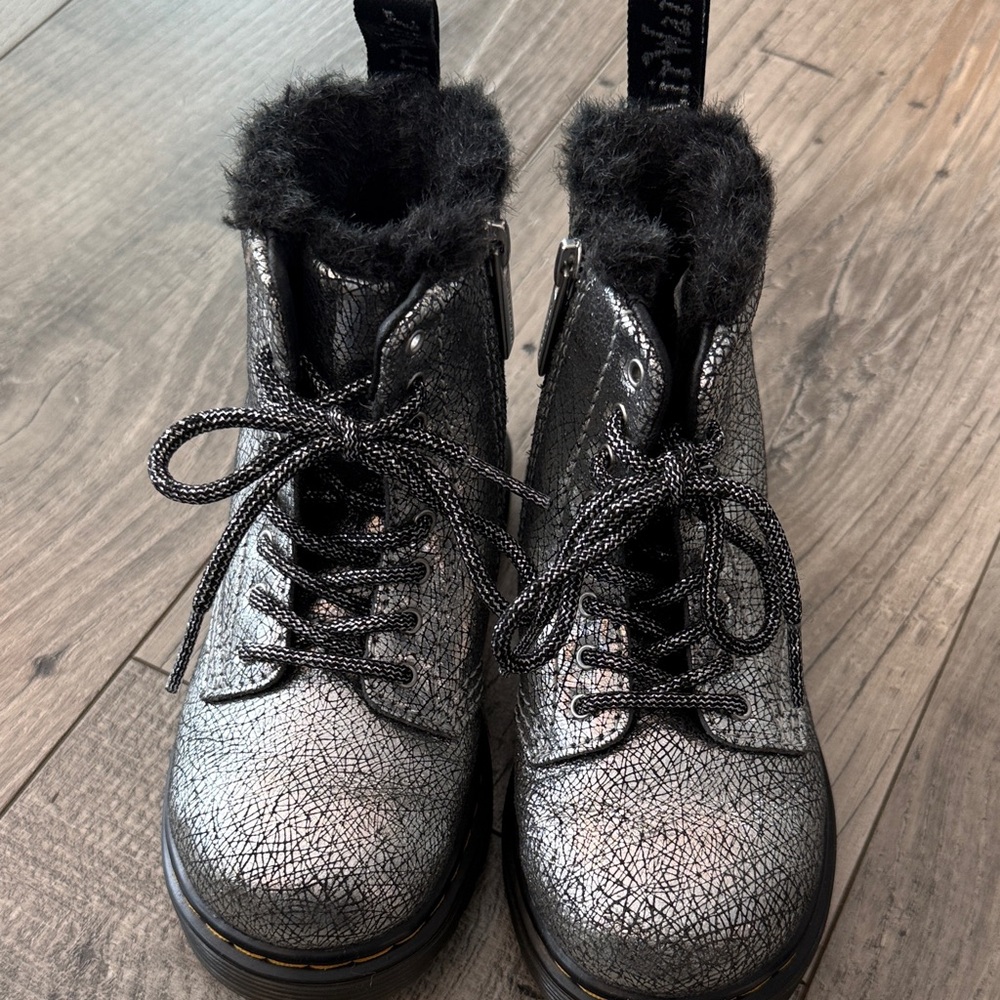 9T Doc Martens